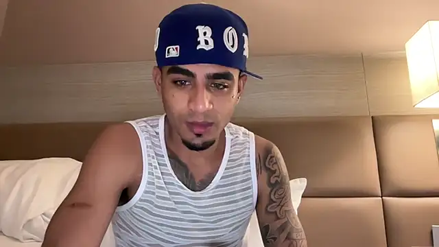 Snapshot of dominic_brandd23 chatting on October 11, 6:12 am dominic brandd23 online show from October 11, 6:12 am
