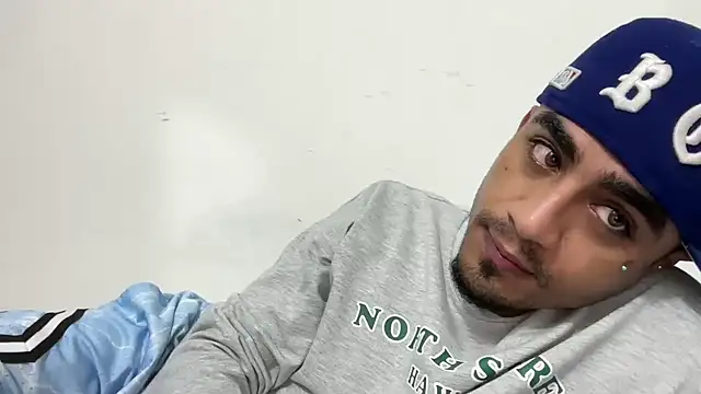 Snapshot of dominic_brandd23 chatting on October 16, 6:47 am dominic brandd23 online show from October 16, 6:47 am
