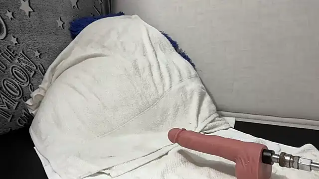 dominic brandd23 online show from November 4, 5:06 am