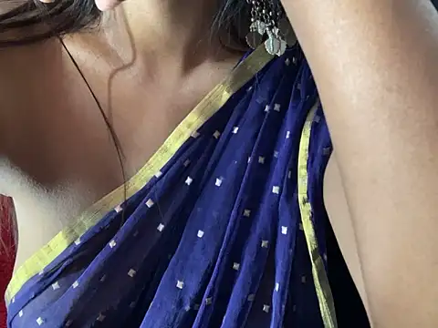 Snapshot of Sexy_trisha__7 chatting on February 4, 8:35 am Sexy trisha 7 online show from February 4, 8:35 am