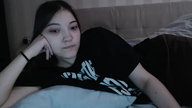 Snapshot of AlisaDevis chatting on December 14, 7:03 am AlisaDevis online show from December 14, 7:03 am