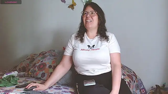 Snapshot of honeyhot_paty chatting on January 4, 8:59 pm honeyhot paty online show from January 4, 8:59 pm