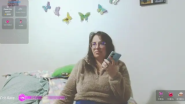 Snapshot of honeyhot_paty chatting on January 24, 2:39 am honeyhot paty online show from January 24, 2:39 am