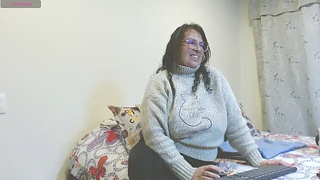 Snapshot of honeyhot_paty chatting on February 27, 8:20 pm honeyhot paty online show from February 27, 8:20 pm