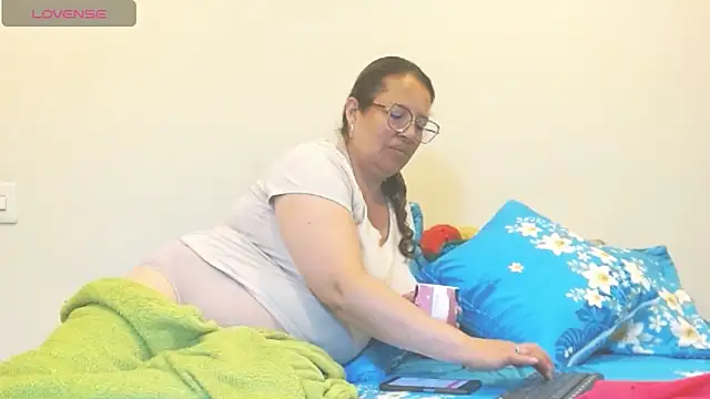 honeyhot paty online show from June 17, 11:56 am
