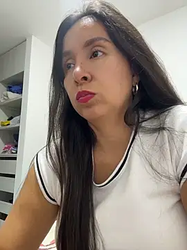 Snapshot of emely_sexx20 chatting on June 15, 12:46 am emely sexx20 online show from June 15, 12:46 am
