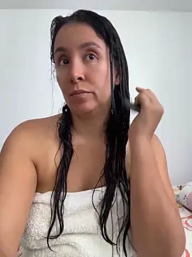 Snapshot of emely_sexx20 chatting on June 16, 4:20 pm emely sexx20 online show from June 16, 4:20 pm
