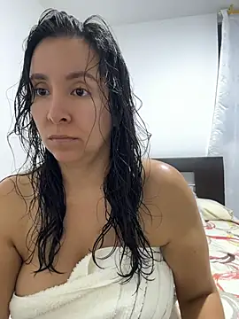 Snapshot of emely_sexx20 chatting on July 1, 11:48 pm emely sexx20 online show from July 1, 11:48 pm