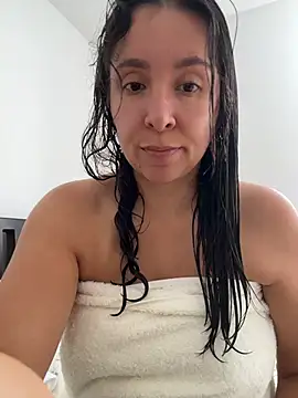 Snapshot of emely_sexx20 chatting on July 4, 10:05 pm emely sexx20 online show from July 4, 10:05 pm