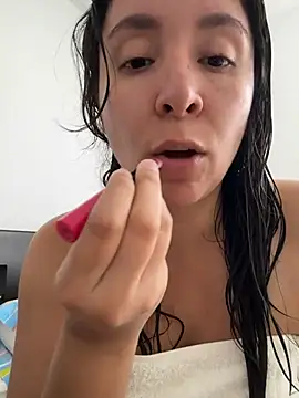 Snapshot of emely_sexx20 chatting on July 18, 9:29 pm emely sexx20 online show from July 18, 9:29 pm