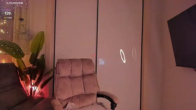 Snapshot of helen_ramsay chatting on January 6, 7:13 pm helen ramsay online show from January 6, 7:13 pm