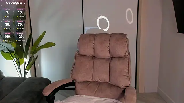 Snapshot of helen_ramsay chatting on February 26, 7:05 pm helen ramsay online show from February 26, 7:05 pm