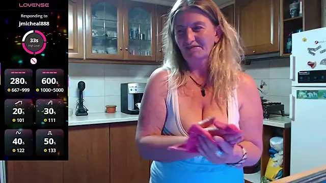 JennaDeluxe online show from April 4, 8:28 pm