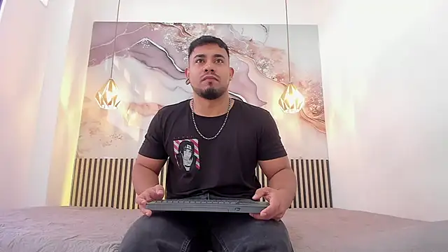 BrianMalonee online show from November 18, 12:20 pm