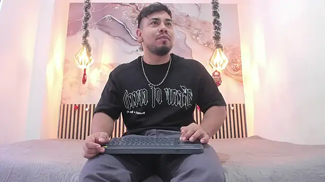 BrianMalonee online show from December 22, 12:02 pm