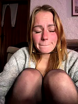 selenaluvv online show from December 20, 4:14 pm