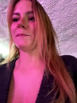 selenaluvv online show from January 7, 4:09 pm