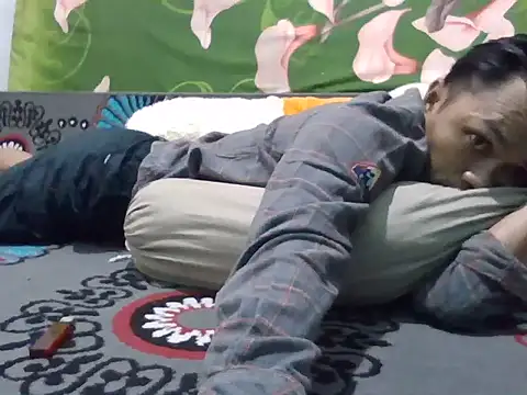 Snapshot of jojokom99 chatting on January 9, 10:40 am jojokom99 online show from January 9, 10:40 am