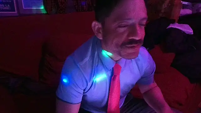 Snapshot of Tony_Torrente chatting on April 26, 3:59 am Tony Torrente online show from April 26, 3:59 am