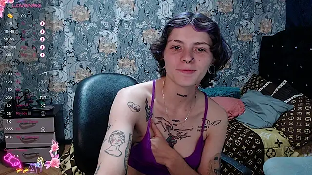 Snapshot of pretty_cristal69 chatting on April 21, 2:51 am pretty cristal69 online show from April 21, 2:51 am