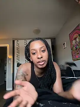 Your Paris online show from February 28, 12:32 am