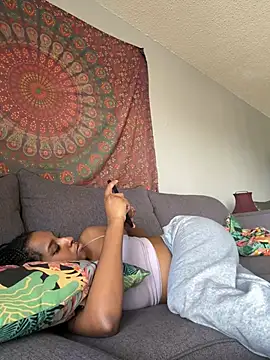 Your Paris online show from March 1, 9:26 pm