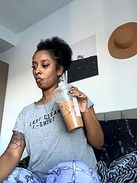 Your Paris online show from January 15, 9:18 pm