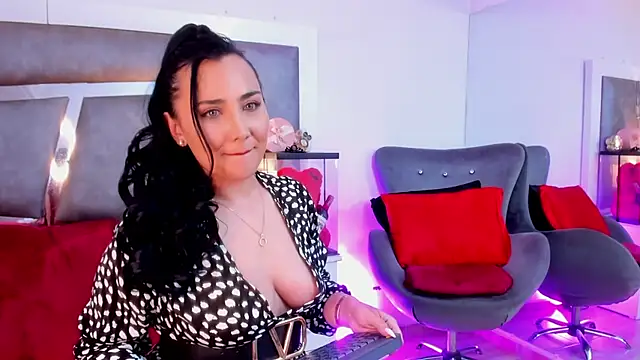 Evangeline Taylorr online show from February 8, 7:49 pm