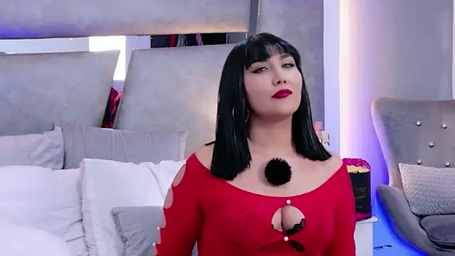 Evangeline Taylorr online show from April 10, 7:40 pm