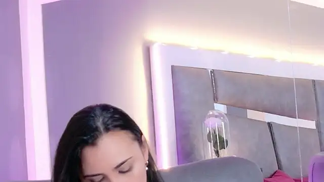 Evangeline Taylorr online show from June 24, 2:27 pm