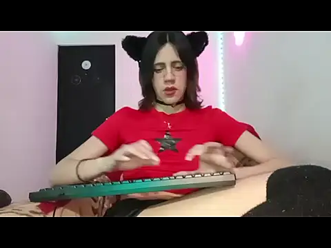 lucydreamm online show from October 2, 1:34 am