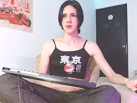 Snapshot of lucydreamm chatting on July 19, 10:35 pm lucydreamm online show from July 19, 10:35 pm