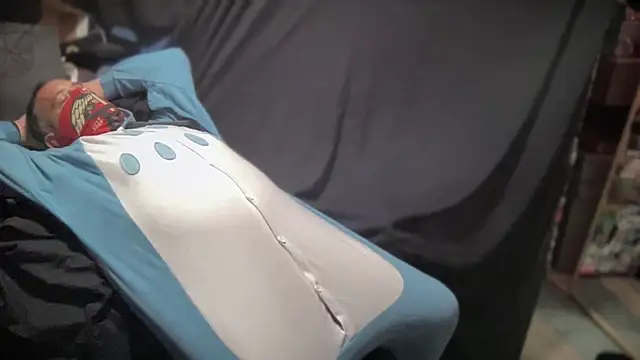 Snapshot of MoreFunSpun chatting on December 31, 11:20 am MoreFunSpun online show from December 31, 11:20 am