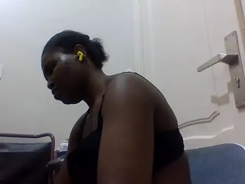 queenzuena online show from May 20, 8:37 pm