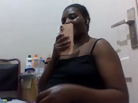 queenzuena online show from May 25, 12:11 pm