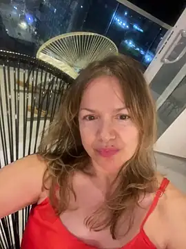 Snapshot of Leyna_liu chatting on February 25, 3:20 am Leyna liu online show from February 25, 3:20 am