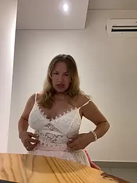 Snapshot of Leyna_liu chatting on March 6, 1:58 am Leyna liu online show from March 6, 1:58 am