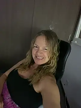 Snapshot of Leyna_liu chatting on March 19, 11:03 pm Leyna liu online show from March 19, 11:03 pm