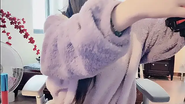 Snapshot of Berrysweet_68 chatting on February 10, 3:43 am Berrysweet 68 online show from February 10, 3:43 am