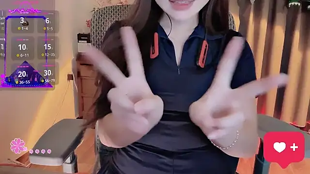 Snapshot of Berrysweet_68 chatting on July 18, 5:06 pm Berrysweet 68 online show from July 18, 5:06 pm
