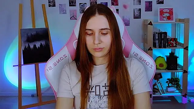 AliceCharmy online show from January 8, 4:00 pm