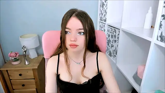 GraceLips online show from March 14, 3:28 pm