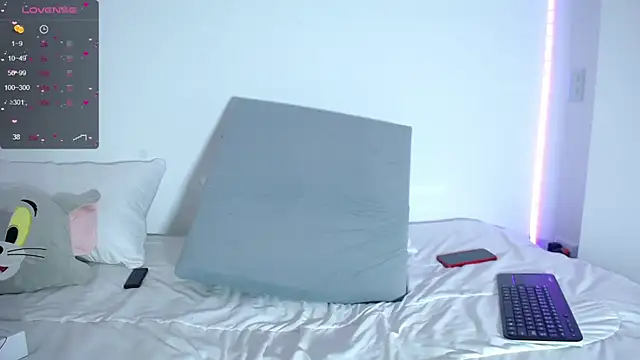 megan bluee23 online show from December 4, 1:42 pm