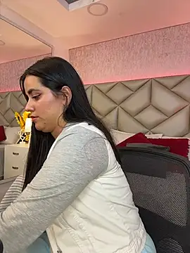 Brenda Garcia online show from November 14, 8:18 pm