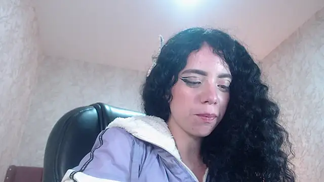 EmmaCowperr online show from January 12, 12:55 pm