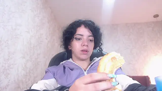 EmmaCowperr online show from January 13, 5:23 am