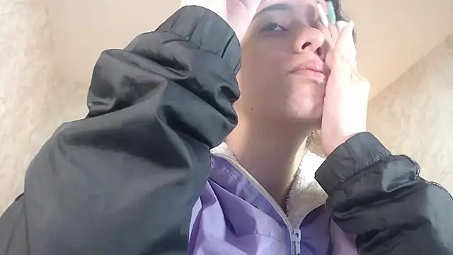 EmmaCowperr online show from January 14, 4:25 am