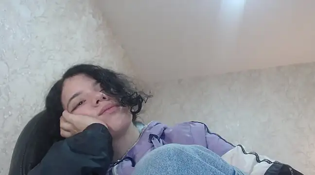 EmmaCowperr online show from January 16, 6:25 am