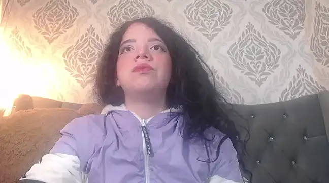 EmmaCowperr online show from February 26, 1:41 pm