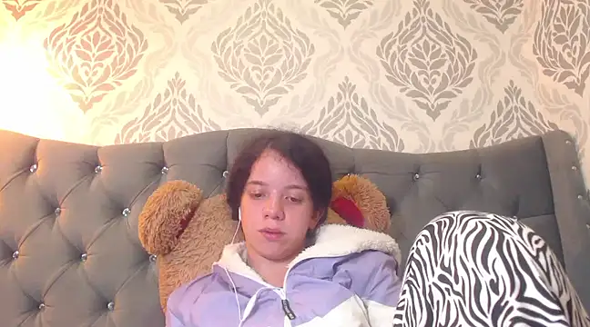 EmmaCowperr online show from February 27, 7:04 pm